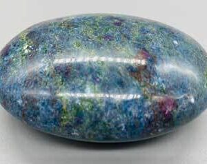 Kyanite w Ruby palm stone